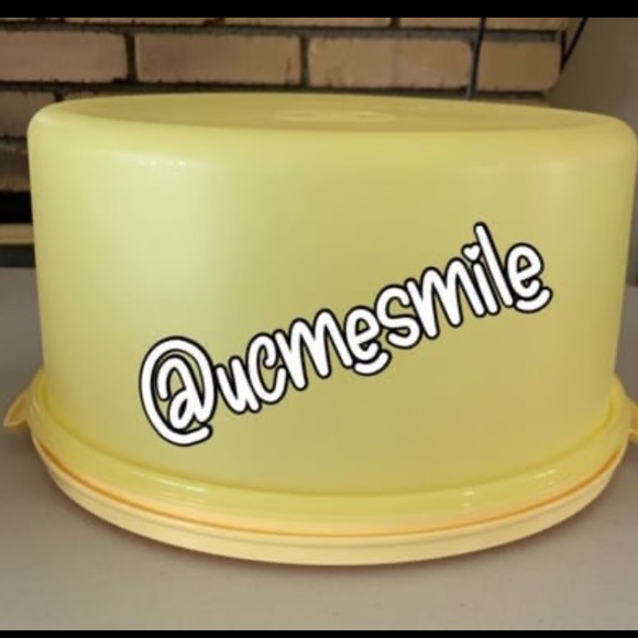Tupperware Yellow Round Cake Keeper - Picture 2 of 5